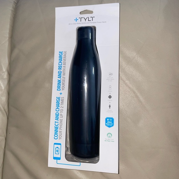 TYLT Power Water Bottle with Portable Power Bank Base in Black - Picture 3 of 6